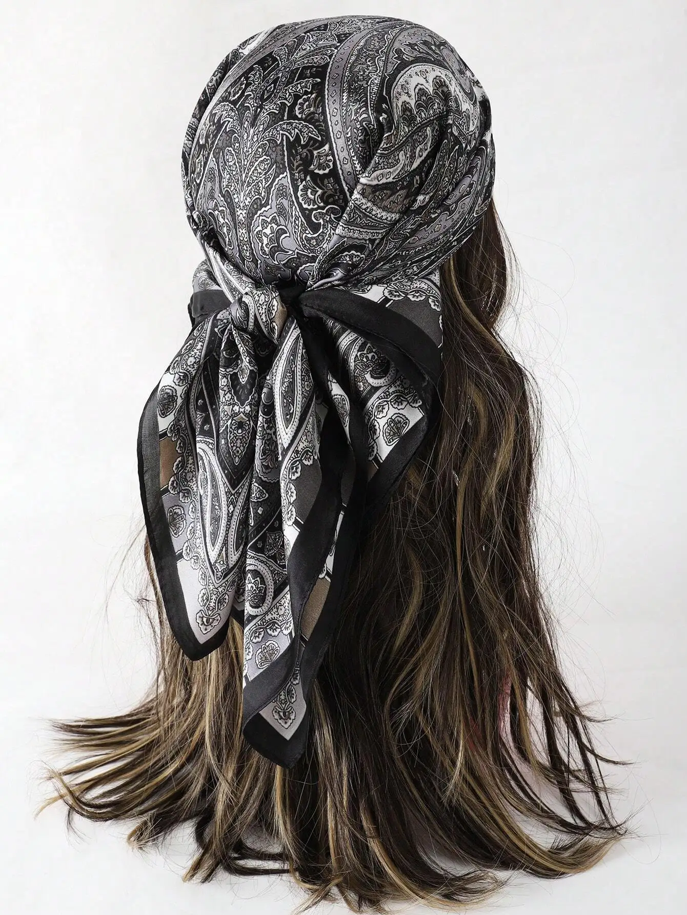 1pc Women's Bohemian Style Elegant Paisley Print Scarf, 70*70cm Satin Bandana Headscarf Shawl, Suitable For Casual Daily Wear,Beach,Holiday
1pc Women's Bohemian Style Elegant Paisley Print Scarf, 70*70cm Satin Bandana Headscarf Shawl, Suitable For Casual Daily Wear,Beach,Holiday