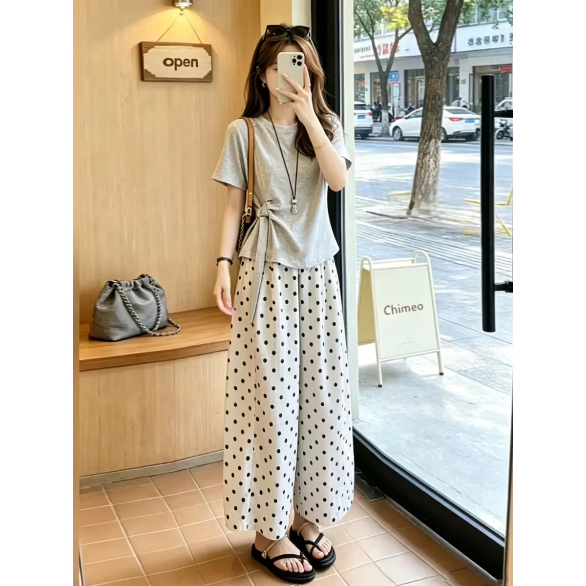 Gray Short Sleeve T-Shirt And Wide Leg Pants Women's Summer Outfit Two Piece Set Cute Style round Neck Print Pattern Light We...
Gray Short Sleeve T-Shirt And Wide Leg Pants Women's Summer Outfit Two Piece Set Cute Style round Neck Print Pattern Light We...