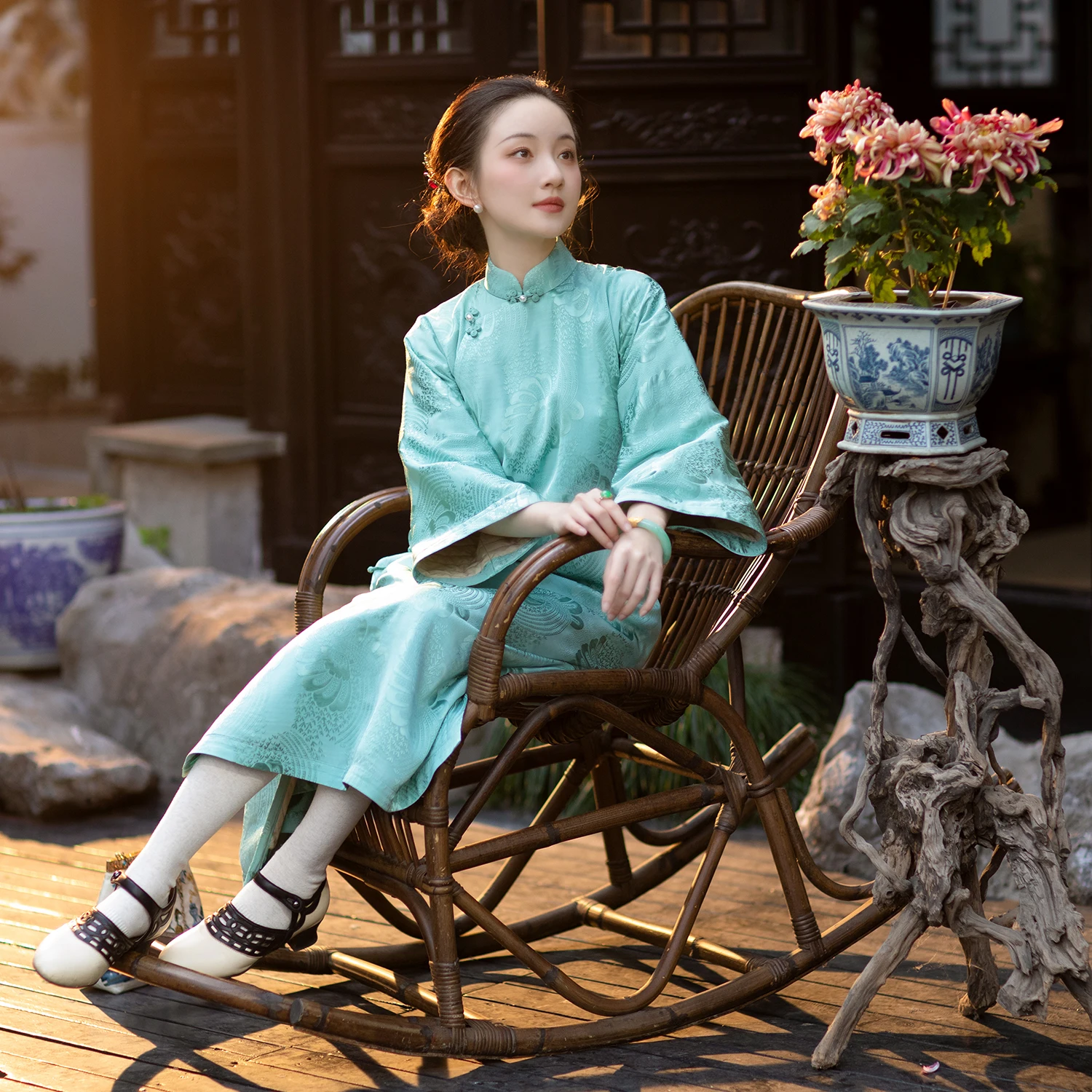 ort Qipao Dr with Cotton Embroidered Satin Button Stand Collar Warmth Retention Chinese Sle Women's Faion
ort Qipao Dr with Cotton Embroidered Satin Button Stand Collar Warmth Retention Chinese Sle Women's Faion