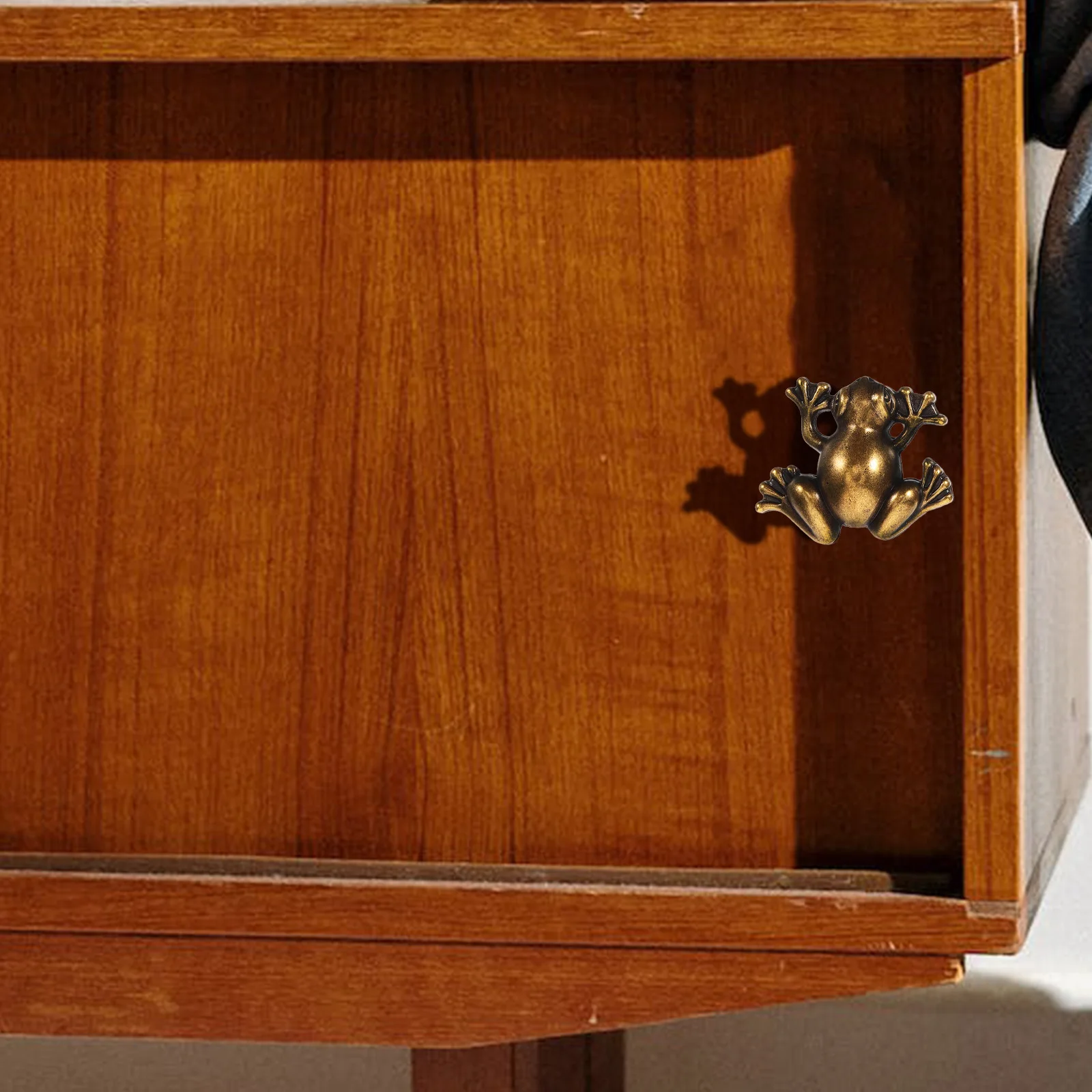 2Pcs Frog Door Handle Metal Cabinet Pull Vintage Dresser Knob for Drawer Wardrobe Cupboard Furniture Accessory Pulls
2Pcs Frog Door Handle Metal Cabinet Pull Vintage Dresser Knob for Drawer Wardrobe Cupboard Furniture Accessory Pulls