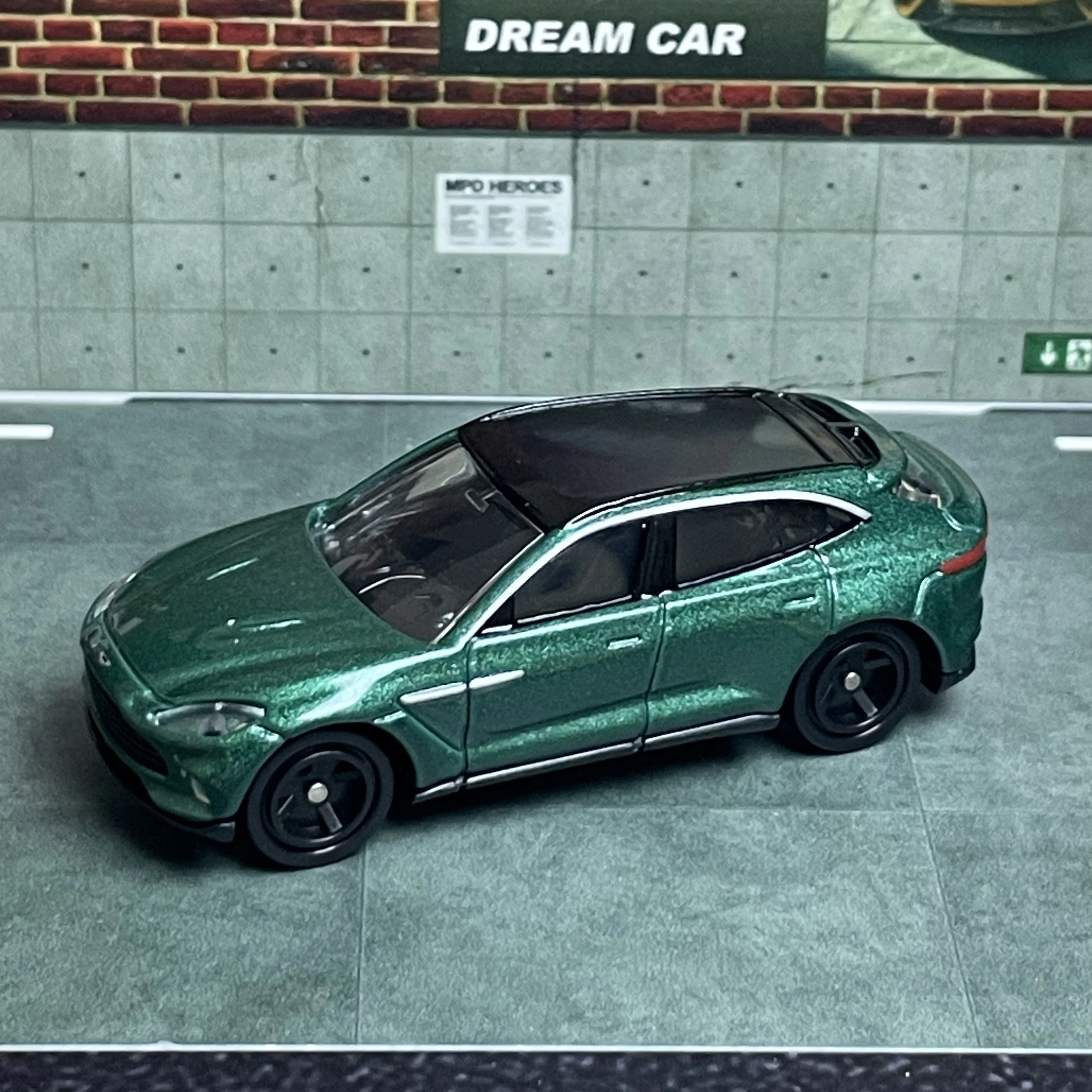 TAKARA TOMY Tomica Asia No.113 Aston Martin DBX 1:64 Diecast Alloy Car Static Model Collection Display Gift
TAKARA TOMY Tomica Asia No.113 Aston Martin DBX 1:64 Diecast Alloy Car Static Model Collection Display Gift