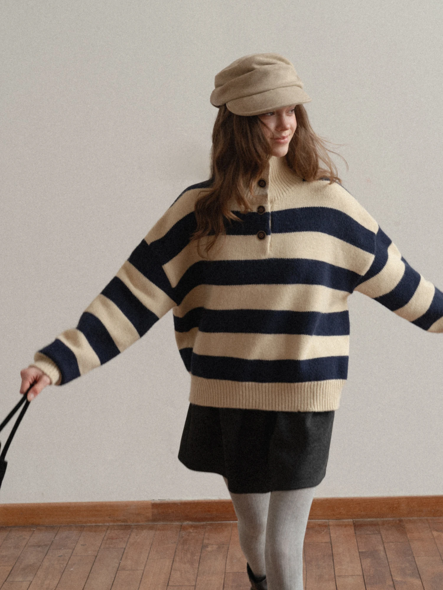 Повседневный свободный свитер в полоску с воротником Ele для похудения, универсальный топ от EGGKA. Удобная мягкая полиэстеровая нейлоновая смесь для дочери...
Повседневный свободный свитер в полоску с воротником Ele для похудения, универсальный топ от EGGKA. Удобная мягкая полиэстеровая нейлоновая смесь для дочери...