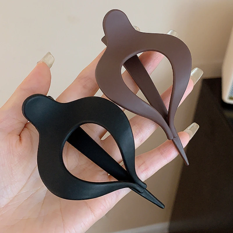 Korean Frosted Large Hair Clips Crab Fashion Hollow Solid Hairpins Non-slip Hair Claw Barrettes For Women Girl Hair Accesories
Korean Frosted Large Hair Clips Crab Fashion Hollow Solid Hairpins Non-slip Hair Claw Barrettes For Women Girl Hair Accesories