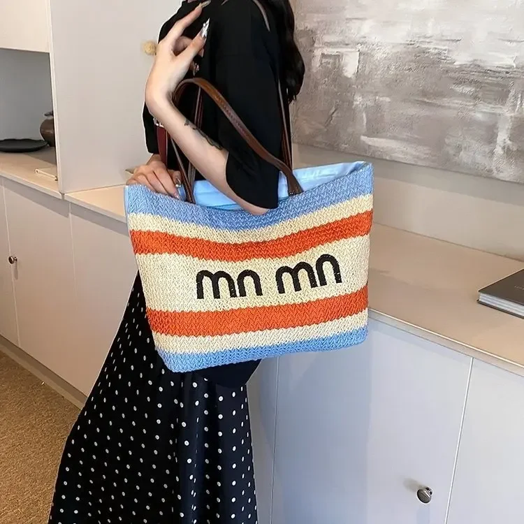 Large -Capacity Striped Bag Versatile Commute Niche Shoulder Bag Female New Female New Model
Large -Capacity Striped Bag Versatile Commute Niche Shoulder Bag Female New Female New Model
