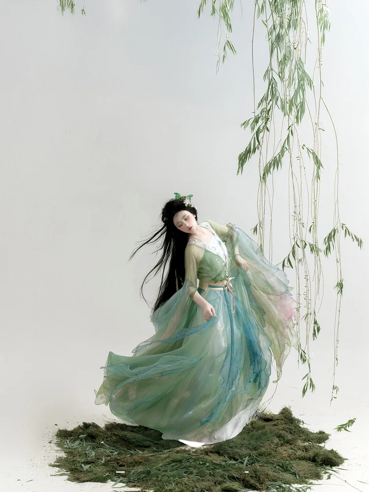 Оригинальный комплект Hanfu LiZhiTang een с тяжелой вышивкой длиной до талии для женщин в 20-х и 30-х годов
Оригинальный комплект Hanfu LiZhiTang een с тяжелой вышивкой длиной до талии для женщин в 20-х и 30-х годов