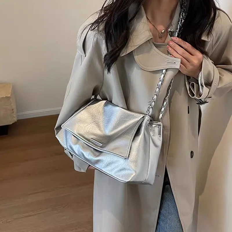 Casual Soft Surface Large Capacity Bag Women 2026 New Popular All-Match Chain Messenger Bag Popular Silver Shoulder Bag Handbag
Casual Soft Surface Large Capacity Bag Women 2026 New Popular All-Match Chain Messenger Bag Popular Silver Shoulder Bag Handbag