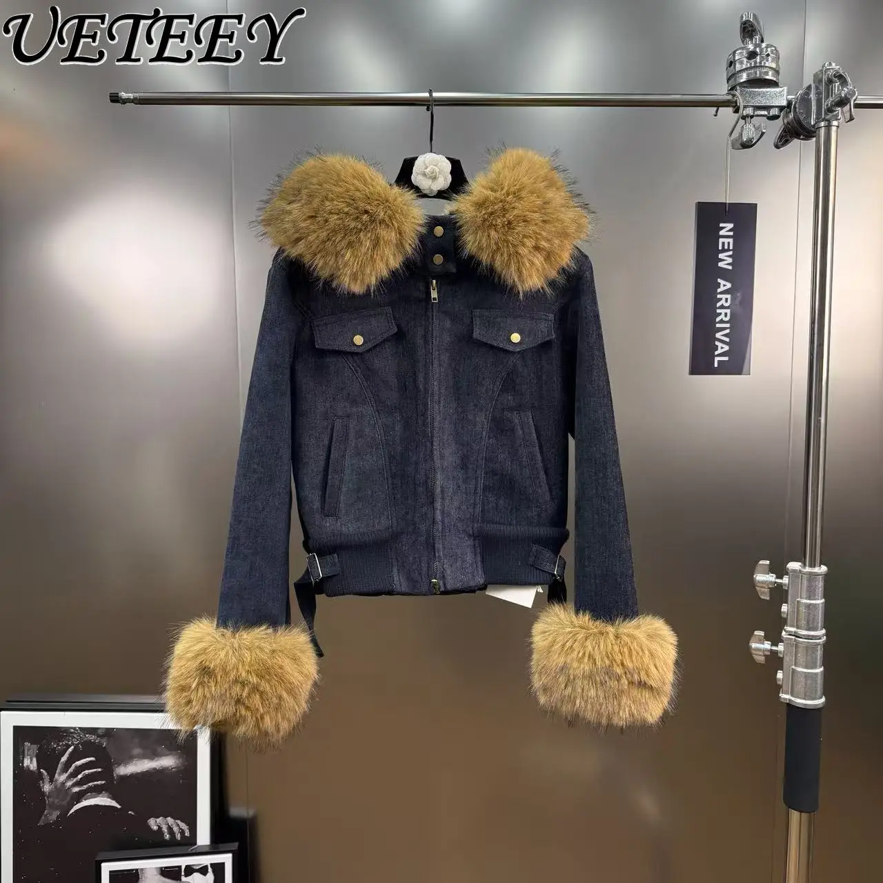 2025 Winter Korean Detachable Fur Collar Hooded Denim Jacket Fleece Lining Warm Fashion Versatile Short Blue Jean Coat Jackets
2025 Winter Korean Detachable Fur Collar Hooded Denim Jacket Fleece Lining Warm Fashion Versatile Short Blue Jean Coat Jackets