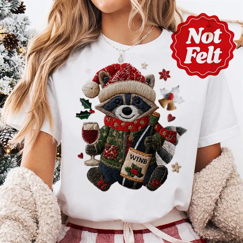 Raccoon Wine Printed Christmas New T-Shirt Cartoon Popular Women's Cute 90s Basic Top Women's Round Neck New Year's T-Shirt
Raccoon Wine Printed Christmas New T-Shirt Cartoon Popular Women's Cute 90s Basic Top Women's Round Neck New Year's T-Shirt