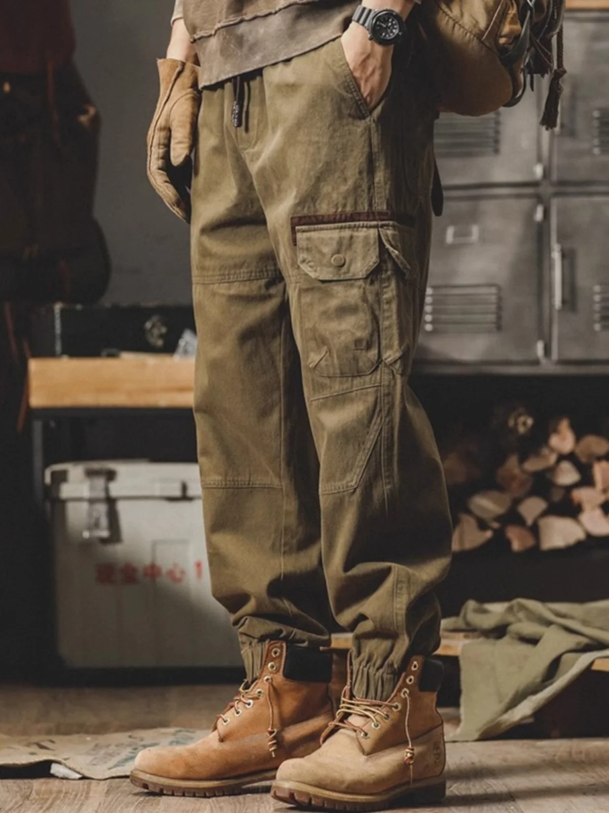 Мужские брюки в стиле американского ретро, осенне-зимние, утепленные, свободные, с манжетами, повседневные, в стиле харлан, для активного отдыха, молодежные
Мужские брюки в стиле американского ретро, осенне-зимние, утепленные, свободные, с манжетами, повседневные, в стиле харлан, для активного отдыха, молодежные