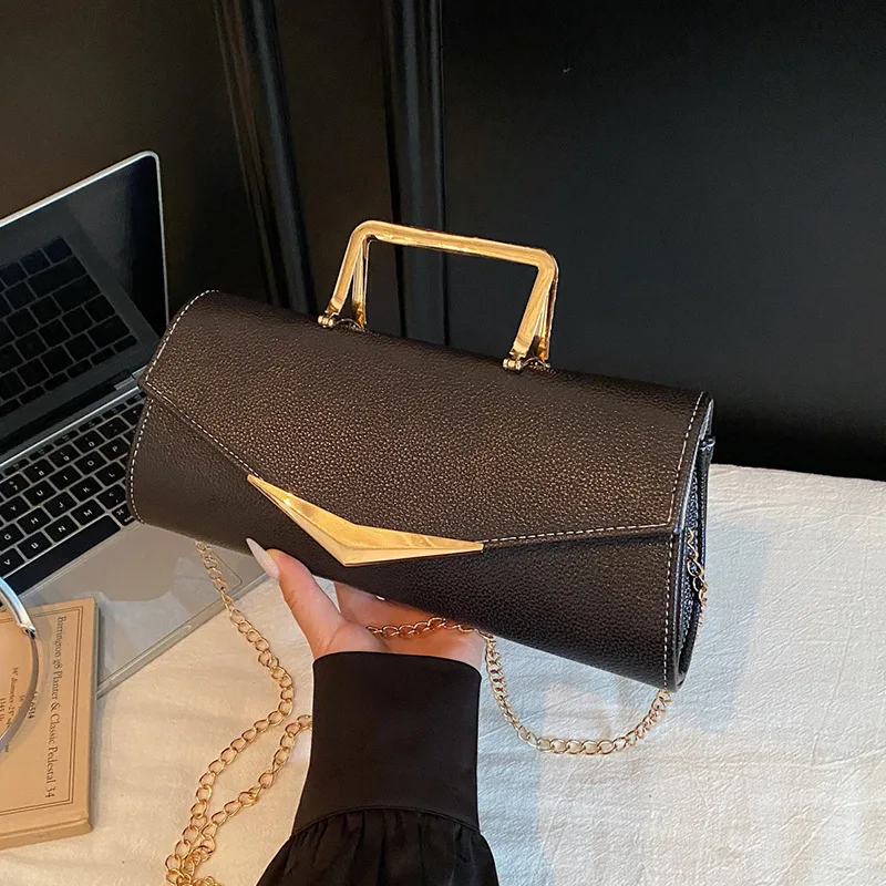 Осень и зима 2025 г., новая европейская и американская нишевая модная портативная маленькая квадратная сумка, женская сумка-мессенджер с цепочкой в стиле ретро
Осень и зима 2025 г., новая европейская и американская нишевая модная портативная маленькая квадратная сумка, женская сумка-мессенджер с цепочкой в стиле ретро