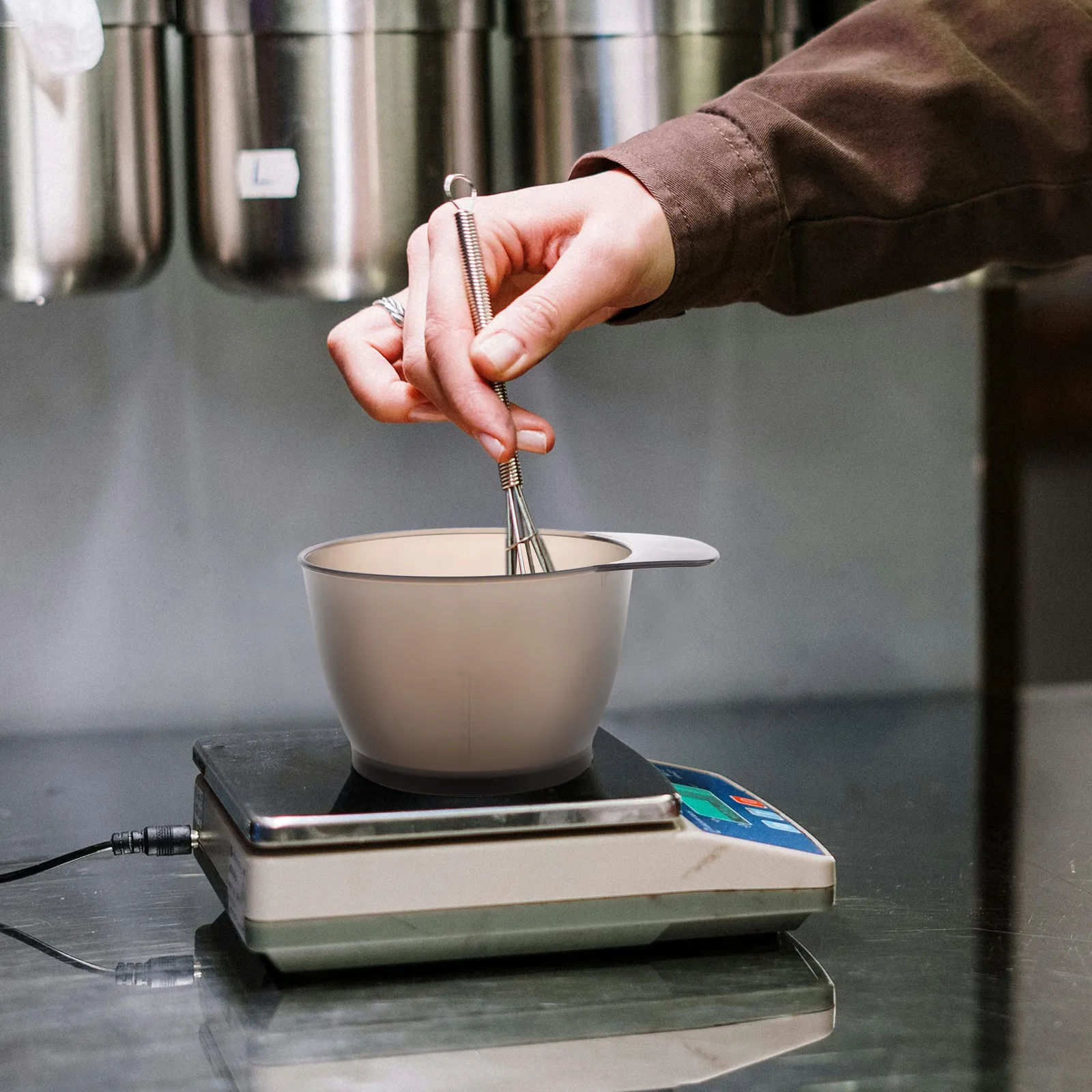 Набор из 3 профессиональных чаш для смешивания краски для волос, идеальный комплект для самостоятельного окрашивания, инструменты и аксессуары для салонов и спа-салонов
Набор из 3 профессиональных чаш для смешивания краски для волос, идеальный комплект для самостоятельного окрашивания, инструменты и аксессуары для салонов и спа-салонов