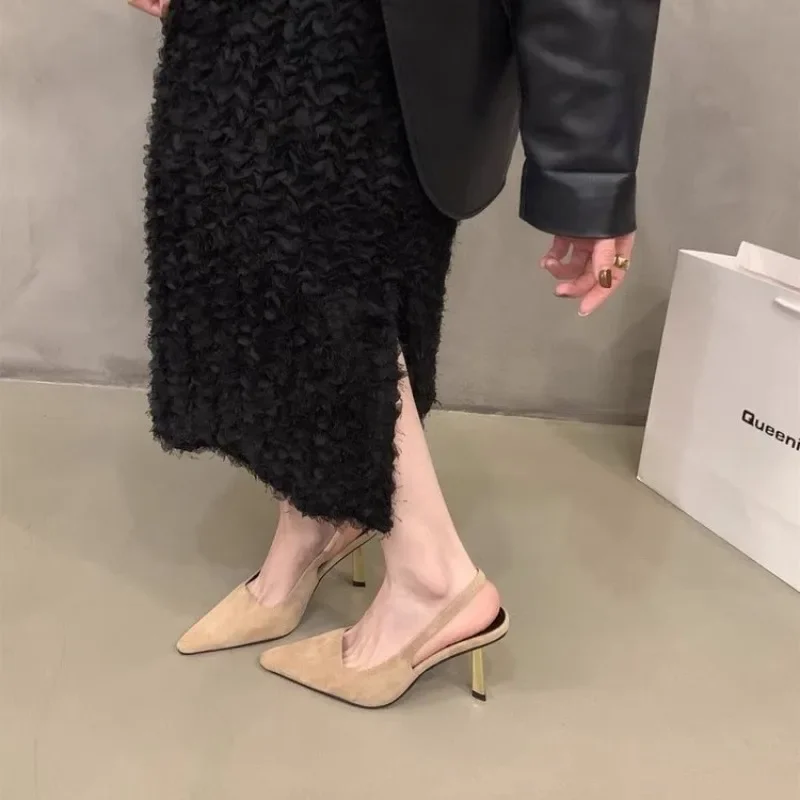 2024 Women's Mid Heel Summer New Fashion Buckle Pointed Heel Sandals Women's Comfortable Simple Solid Color Stiletto Sandals
2024 Women's Mid Heel Summer New Fashion Buckle Pointed Heel Sandals Women's Comfortable Simple Solid Color Stiletto Sandals