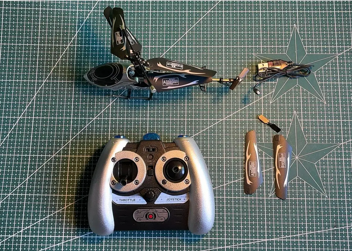 Радиоуправляемый вертолет Attop Toys YD-9809, 3-канальный, с коаксиальным двойным ротором и гироскопом, готовый к полету (без аккумулятора)
Радиоуправляемый вертолет Attop Toys YD-9809, 3-канальный, с коаксиальным двойным ротором и гироскопом, готовый к полету (без аккумулятора)