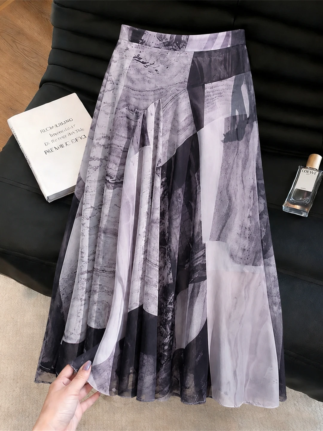 Elegant High Waist Asymmetrical Midi Skirt with Water-Media Print And Draping Effect Korean Style Fashionable Slimming Design
Elegant High Waist Asymmetrical Midi Skirt with Water-Media Print And Draping Effect Korean Style Fashionable Slimming Design