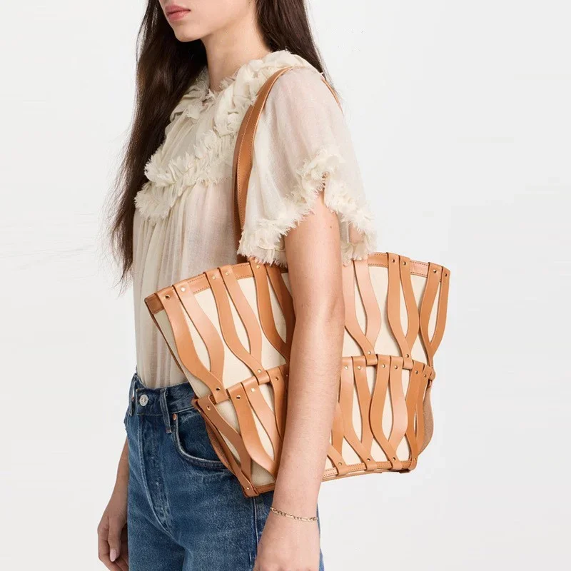 Light Luxury Brand Design Handbag New Cage Hollow Woven Shoulder Bag High Quality Leather Patchwork With Inner Pocket Women Bags
Light Luxury Brand Design Handbag New Cage Hollow Woven Shoulder Bag High Quality Leather Patchwork With Inner Pocket Women Bags