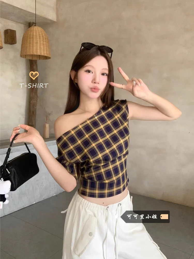 American style design diagonal shoulder checkered short sleeved T-shirt 2025 summer new slim fit short top for women
American style design diagonal shoulder checkered short sleeved T-shirt 2025 summer new slim fit short top for women