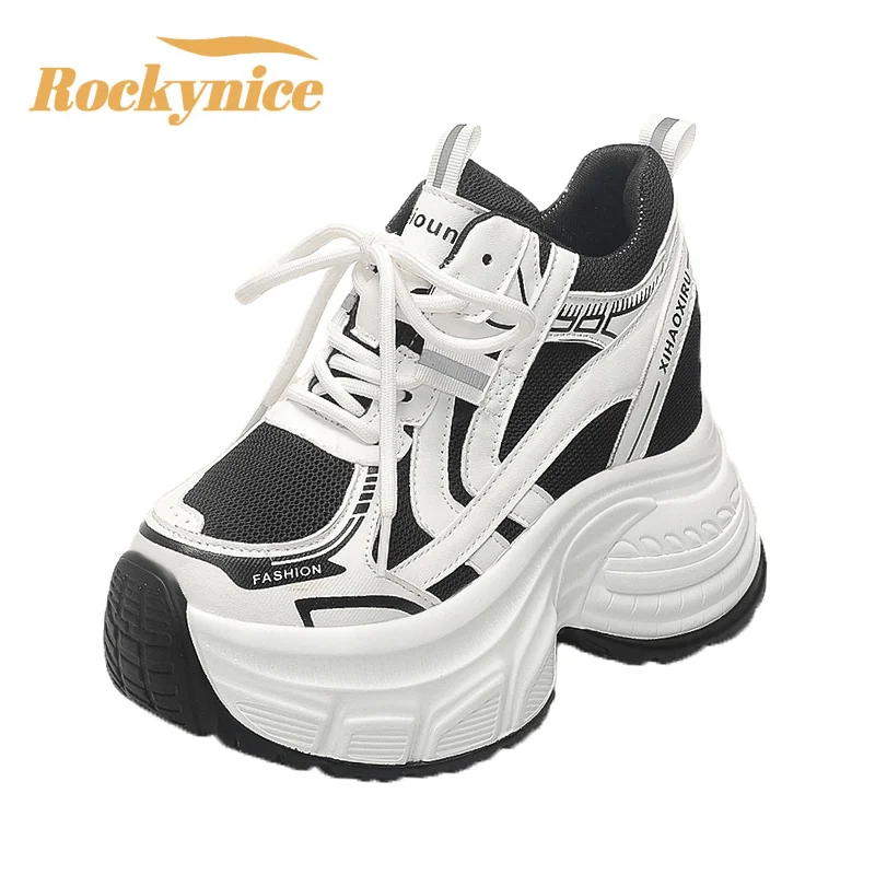 Женские осенние кроссовки из микрофибры с дышащей сеткой 10 см, туфли на танкетке на высокой платформе, модные женские массивные спортивные туфли на шнуровке для папы
Женские осенние кроссовки из микрофибры с дышащей сеткой 10 см, туфли на танкетке на высокой платформе, модные женские массивные спортивные туфли на шнуровке для папы