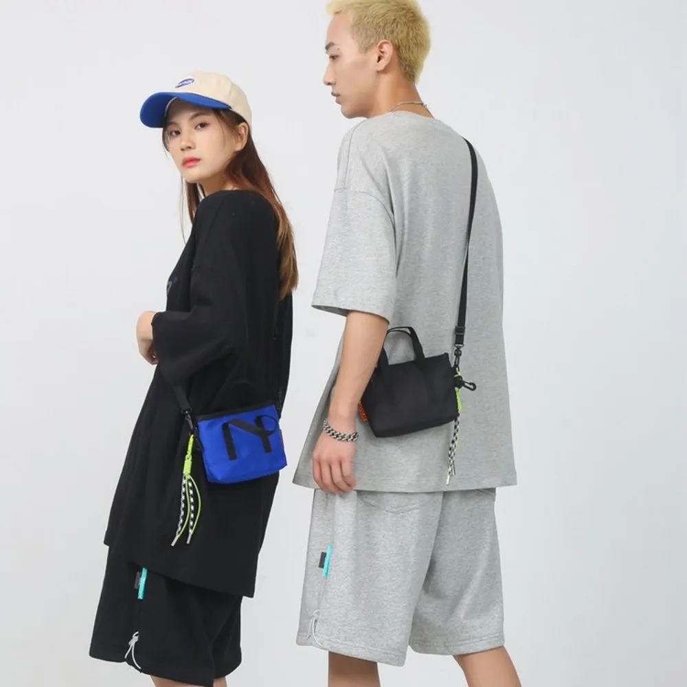 Маленькая мужская сумка через плечо большой емкости, портативная нейлоновая сумка для мобильного телефона, однотонная мужская сумка на одно плечо
Маленькая мужская сумка через плечо большой емкости, портативная нейлоновая сумка для мобильного телефона, однотонная мужская сумка на одно плечо