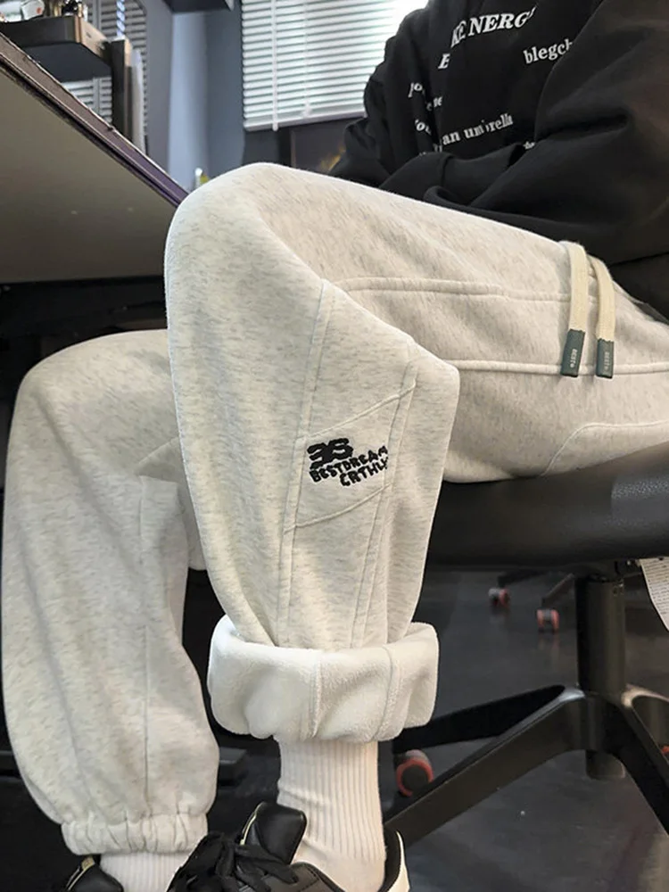 Американские утепленные зимние термоштаны для мужчин, свободные спортивные брюки на флисовой подкладке для подростков, модный бренд
Американские утепленные зимние термоштаны для мужчин, свободные спортивные брюки на флисовой подкладке для подростков, модный бренд