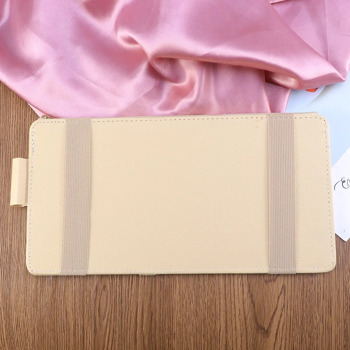 Бежевый органайзер на солнцезащитный козырек автомобиля с множеством карманов, прочный чехол на молнии для хранения карт, телефона, билетов, автомобильные аксессуары
Бежевый органайзер на солнцезащитный козырек автомобиля с множеством карманов, прочный чехол на молнии для хранения карт, телефона, билетов, автомобильные аксессуары