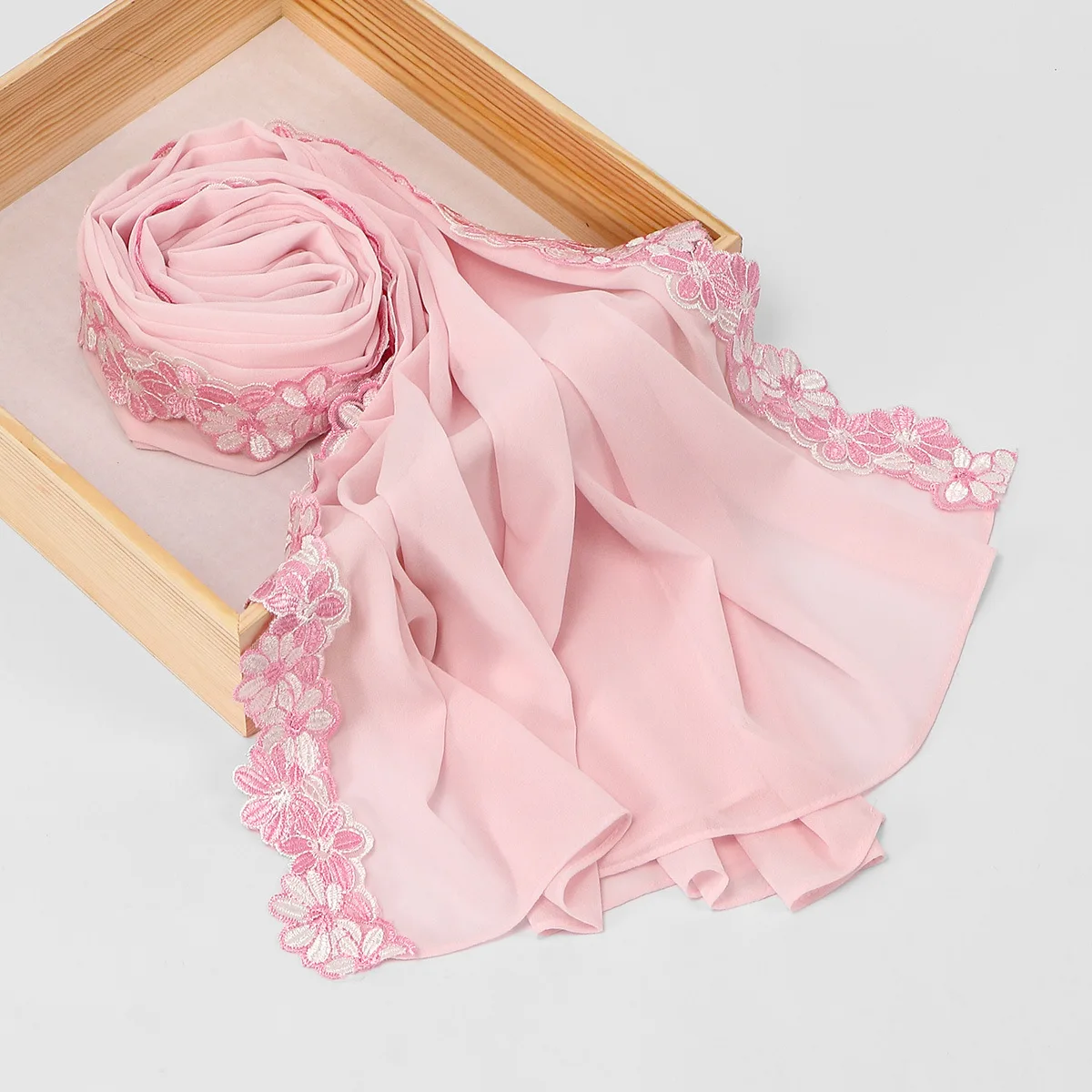 180*70cm Chiffon Long Scarf Embroidery Shawl Wrap Muslim Women Hijab Bandanas Headband Bufanda Foulard Scarves Turbante Mujer
180*70cm Chiffon Long Scarf Embroidery Shawl Wrap Muslim Women Hijab Bandanas Headband Bufanda Foulard Scarves Turbante Mujer