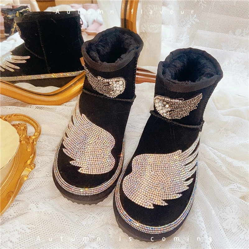 Custom Wing Rhinestones Bling Ankle Boots Women Black Suede Thicken Plush Snow Boots Designer Outdoor Casual Warm Winter Shoes
Custom Wing Rhinestones Bling Ankle Boots Women Black Suede Thicken Plush Snow Boots Designer Outdoor Casual Warm Winter Shoes