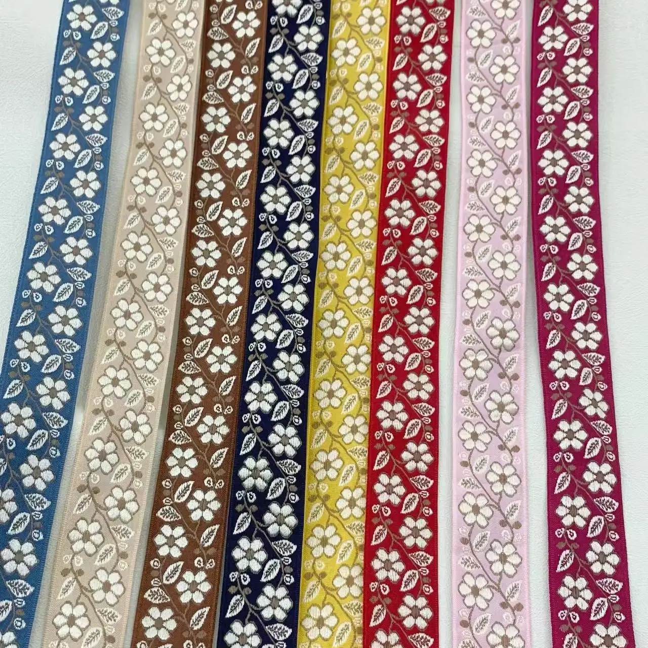 Тканая лента с цветочным узором 2,5 см, различные цвета, для поделок своими руками, украшения одежды, подарочная упаковка
Тканая лента с цветочным узором 2,5 см, различные цвета, для поделок своими руками, украшения одежды, подарочная упаковка