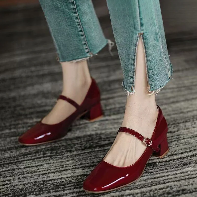 2026 Summer New Retro Square Toe Mary Jane Pumps, Women's Glossy Chunky Heel Ankle Strap Dress Shoes, Elegant Mid Heel Sandals
2026 Summer New Retro Square Toe Mary Jane Pumps, Women's Glossy Chunky Heel Ankle Strap Dress Shoes, Elegant Mid Heel Sandals