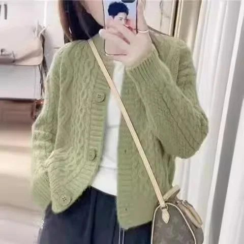 Loose Versatile Solid-color Knitted Sweater Jacket in The 2025 Autumn and Winter Collection Featuring A Twisted Knit Cardigan
Loose Versatile Solid-color Knitted Sweater Jacket in The 2025 Autumn and Winter Collection Featuring A Twisted Knit Cardigan