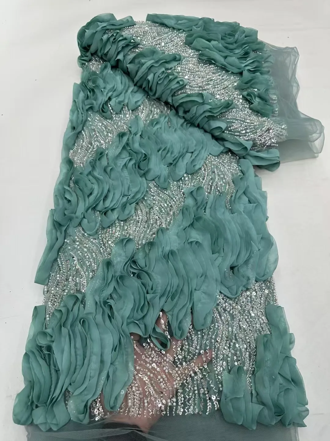 African Luxury Sequins Beaded Lace Fabrics 2025 High Quality Embroidery French Nigerian Lace Fabric For Wedding Sewing Material
African Luxury Sequins Beaded Lace Fabrics 2025 High Quality Embroidery French Nigerian Lace Fabric For Wedding Sewing Material