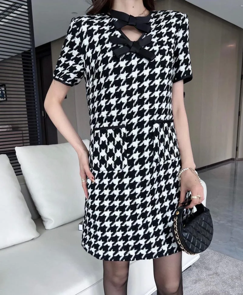2024 New Autumn Women's Fashion Dress Summer and Autumn High Quality 50% Wool Checkered Short Sleeve Dress
2024 New Autumn Women's Fashion Dress Summer and Autumn High Quality 50% Wool Checkered Short Sleeve Dress
