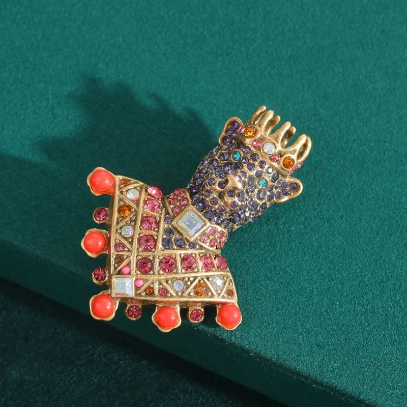 Vintage Red Crown Bear Rhinestone Brooches Gold Color For Woman Dress Party Luxury Brand Jewelry 2026 New Retro Cute Style Gift
Vintage Red Crown Bear Rhinestone Brooches Gold Color For Woman Dress Party Luxury Brand Jewelry 2026 New Retro Cute Style Gift