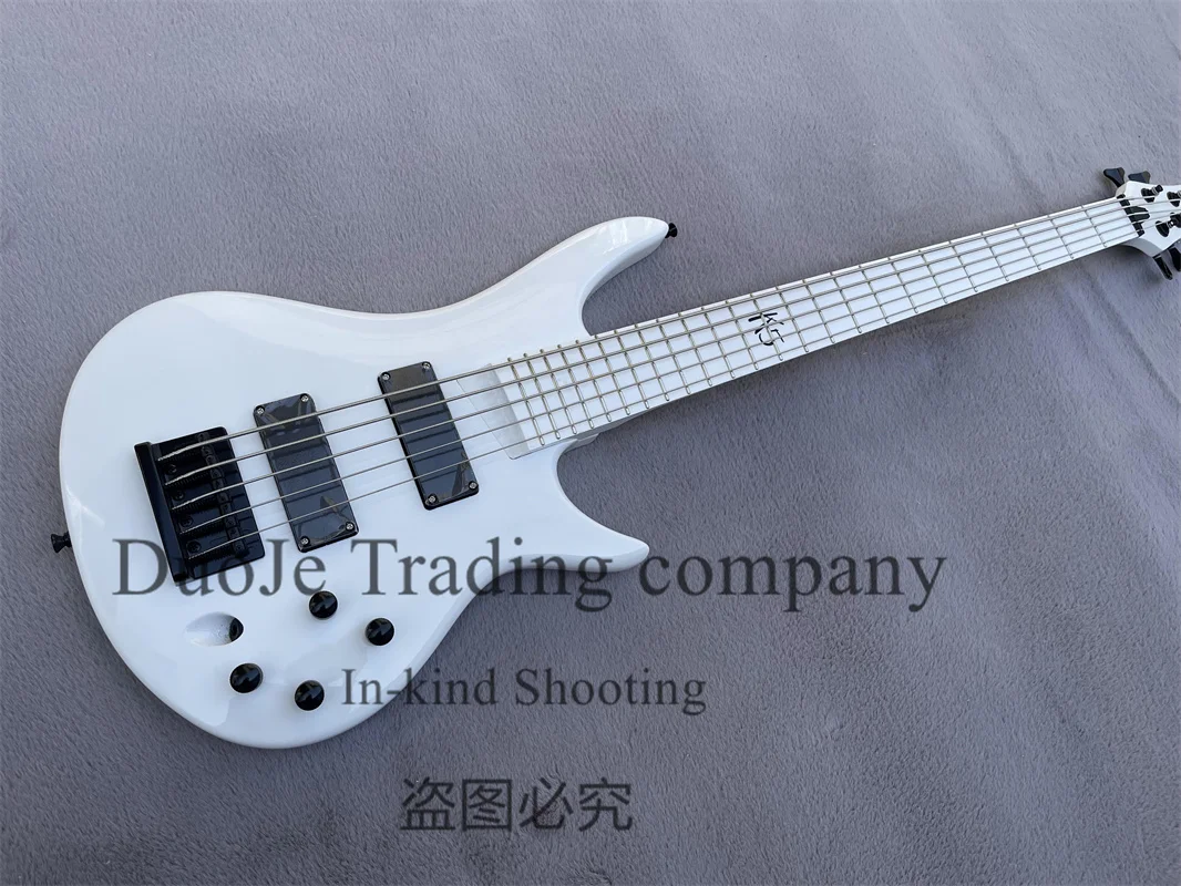5-струнный белый электрический бас, ультратонкий корпус, белая накладка на гриф K5, инкрустированная активная батарея, черные тюнеры, белая поддержка шеи на заказ
5-струнный белый электрический бас, ультратонкий корпус, белая накладка на гриф K5, инкрустированная активная батарея, черные тюнеры, белая поддержка шеи на заказ
