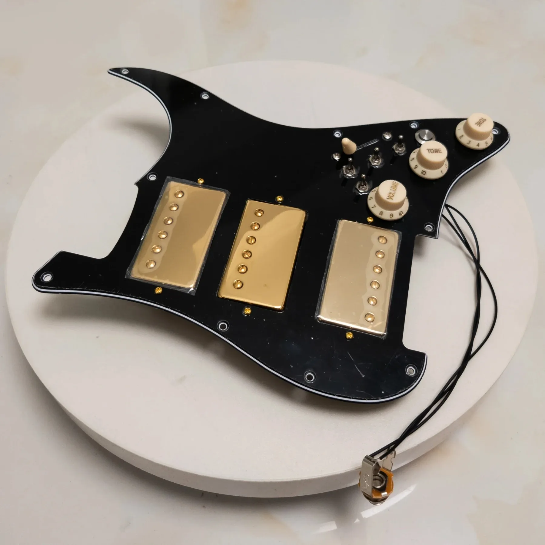 Prewired Loaded Pickguard with Kill Switch Coil Split Alnico 5 Humbucker for American Mexican ST Style Guitar
Prewired Loaded Pickguard with Kill Switch Coil Split Alnico 5 Humbucker for American Mexican ST Style Guitar