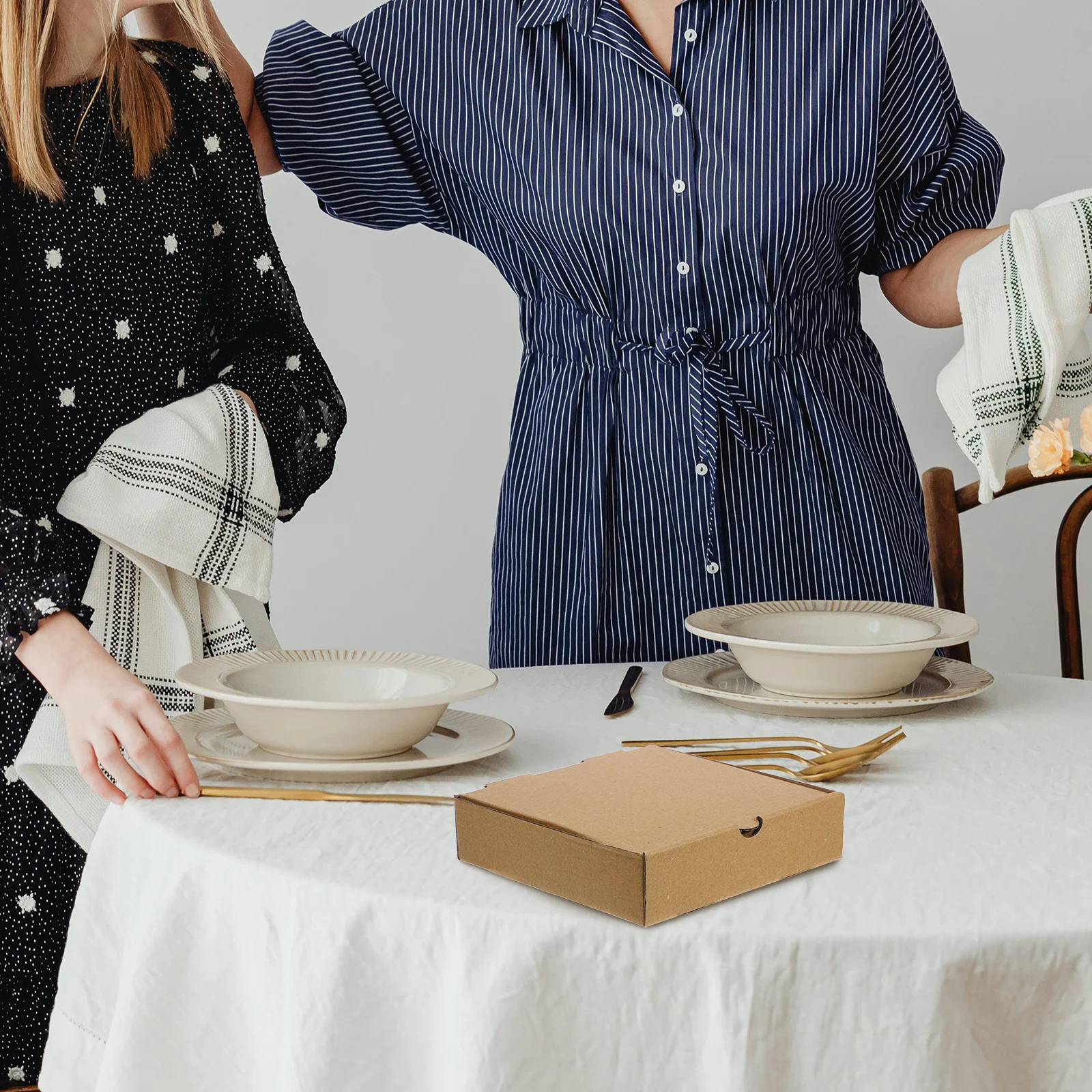 10Pcs Kraft Paper Pizza Boxes Sturdy Storage Containers for Elegant Takeout Design Small Pizza Boxes
10Pcs Kraft Paper Pizza Boxes Sturdy Storage Containers for Elegant Takeout Design Small Pizza Boxes