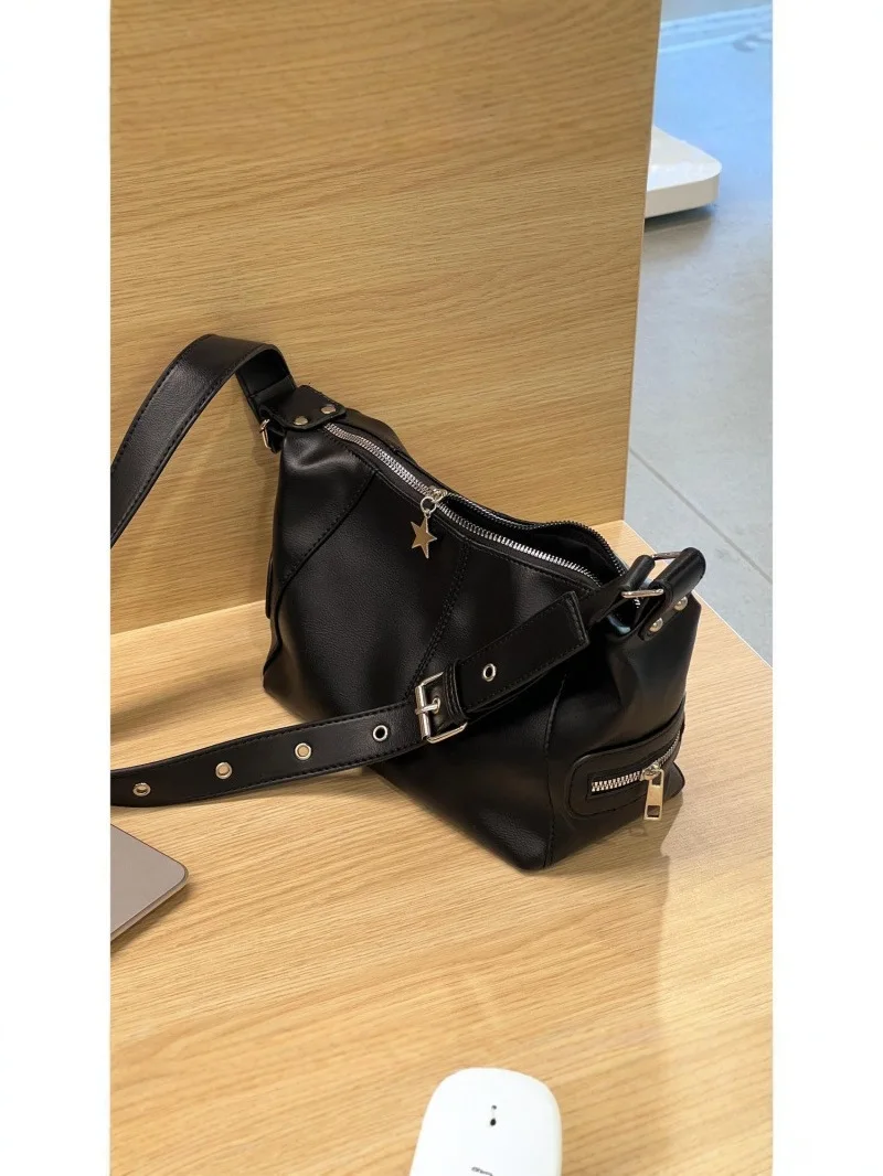 Punk Women's Bucket Bag 2026 Autumn Fashion Single Shoulder Crossbody Underarm Bag Sweet Cool Adjustable Strap PU Leather Bag
Punk Women's Bucket Bag 2026 Autumn Fashion Single Shoulder Crossbody Underarm Bag Sweet Cool Adjustable Strap PU Leather Bag