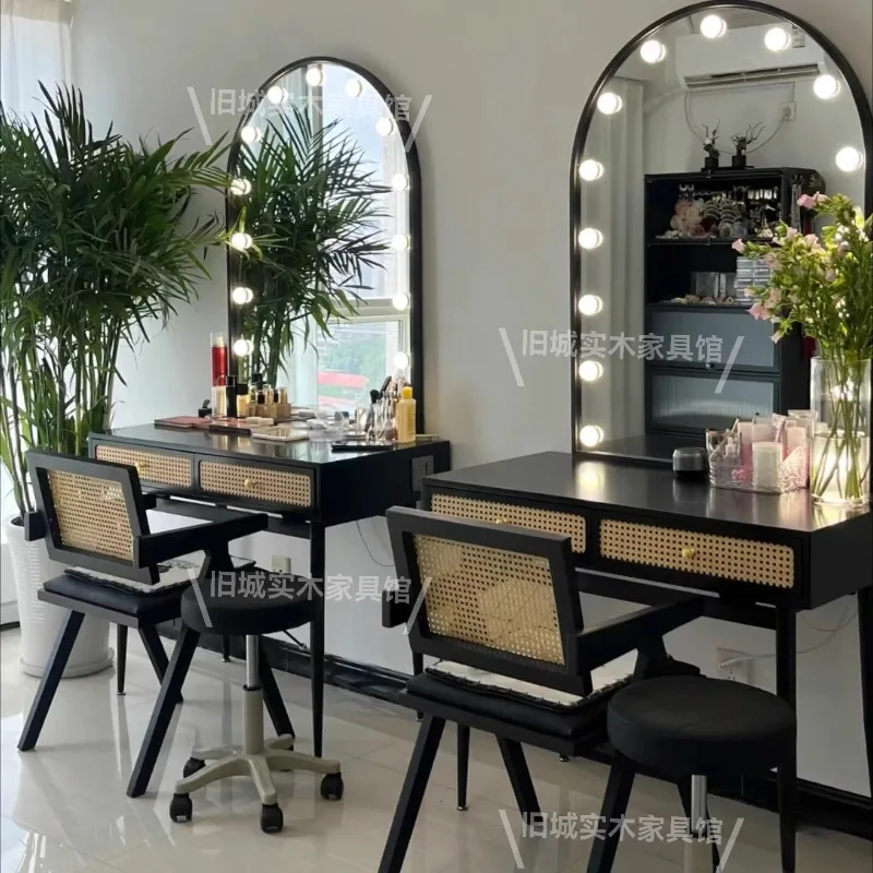 New Chinese studio professional with lamp dressing table wedding shop beauty salon
New Chinese studio professional with lamp dressing table wedding shop beauty salon