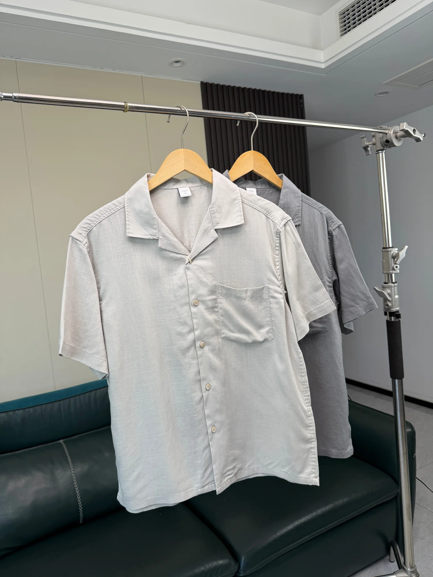 Casual Loose Fit Cuban Collar Linen Shirt Men's Summer Fashion Urban Breathable Short Sleeve Standard Style Pure Color Shirt
Casual Loose Fit Cuban Collar Linen Shirt Men's Summer Fashion Urban Breathable Short Sleeve Standard Style Pure Color Shirt