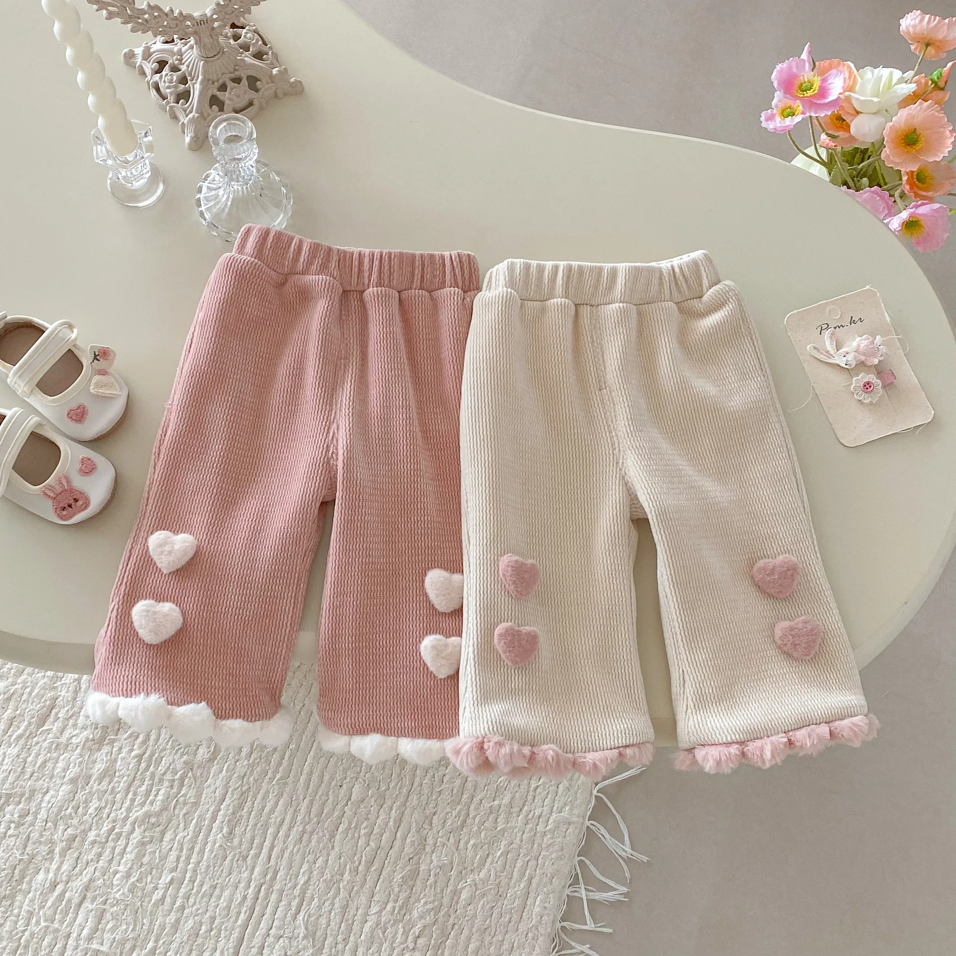 2025 New Winter Girls Clothes Flared Pants with Heart - shaped Decorations Plush Lined Warm Trousers 
2025 New Winter Girls Clothes Flared Pants with Heart - shaped Decorations Plush Lined Warm Trousers