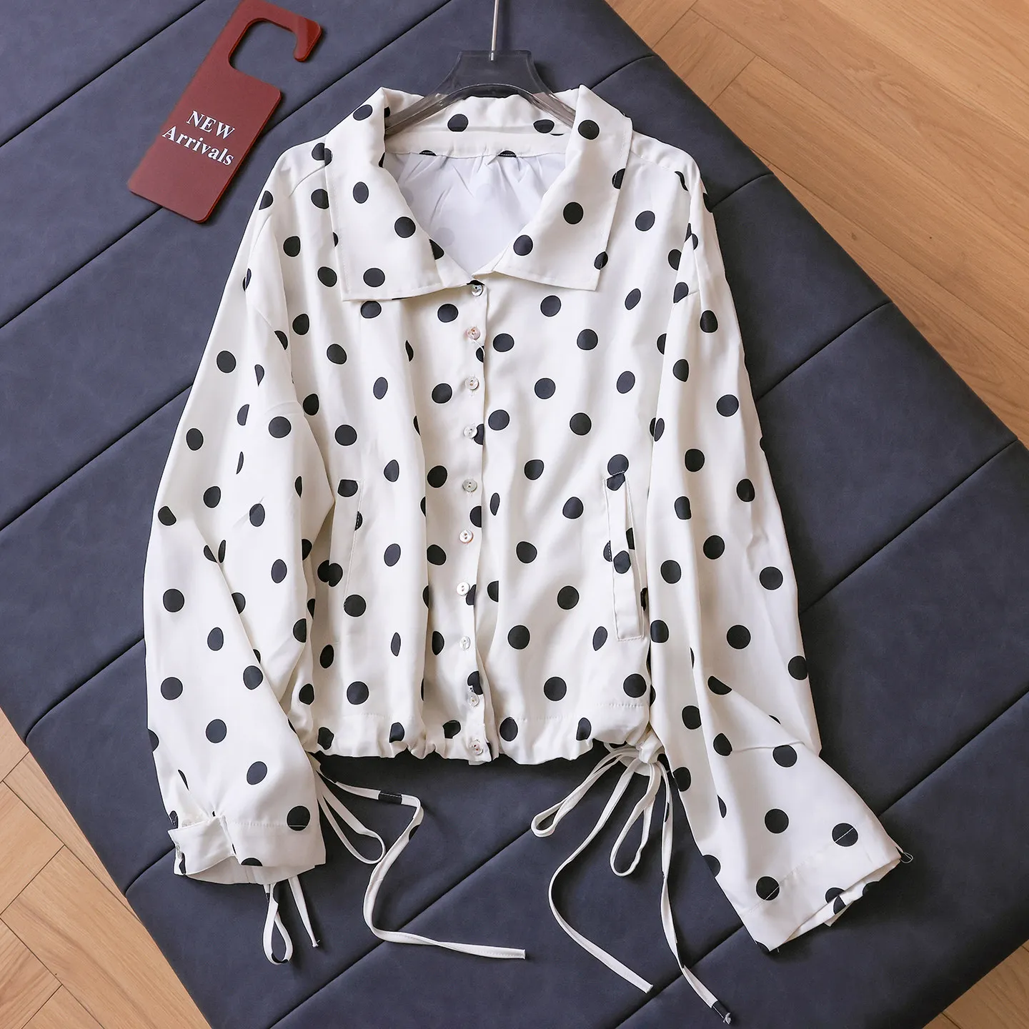 SuperAen Vintage Polka Dot Print Turn-down-neck Long-sleeved Loose Sun Protection Coats for Women's Shirts
SuperAen Vintage Polka Dot Print Turn-down-neck Long-sleeved Loose Sun Protection Coats for Women's Shirts