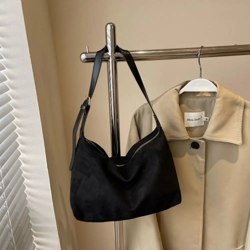 Trendy Handbag Suede Shoulder Bag Solid Color Fashion Hobo Bag Large Capacity Korean Style Ladies Tote Bag Shopping
Trendy Handbag Suede Shoulder Bag Solid Color Fashion Hobo Bag Large Capacity Korean Style Ladies Tote Bag Shopping