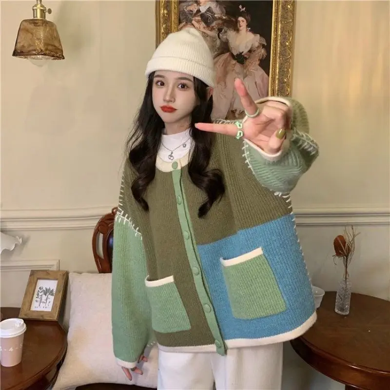 Women's Clothing Spring Autumn 2023 New College Style Design Sense Retro Contrast Round Neck Panel Knitted Cardigan Coat
Women's Clothing Spring Autumn 2023 New College Style Design Sense Retro Contrast Round Neck Panel Knitted Cardigan Coat