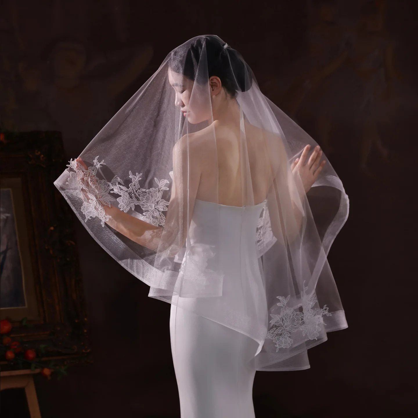 Vintage Elastic Mesh-Edged High-Transparency Bridal Veil, Ultra-Fairy Double-Layer White Lace Wedding Ceremony Veil
Vintage Elastic Mesh-Edged High-Transparency Bridal Veil, Ultra-Fairy Double-Layer White Lace Wedding Ceremony Veil