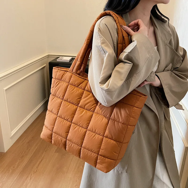 Large Capacity Tote Bag for Women Cotton Plaid Shoulder Bag Solid Color with Embroidery Minimalist and Versatile Travel Purse
Large Capacity Tote Bag for Women Cotton Plaid Shoulder Bag Solid Color with Embroidery Minimalist and Versatile Travel Purse