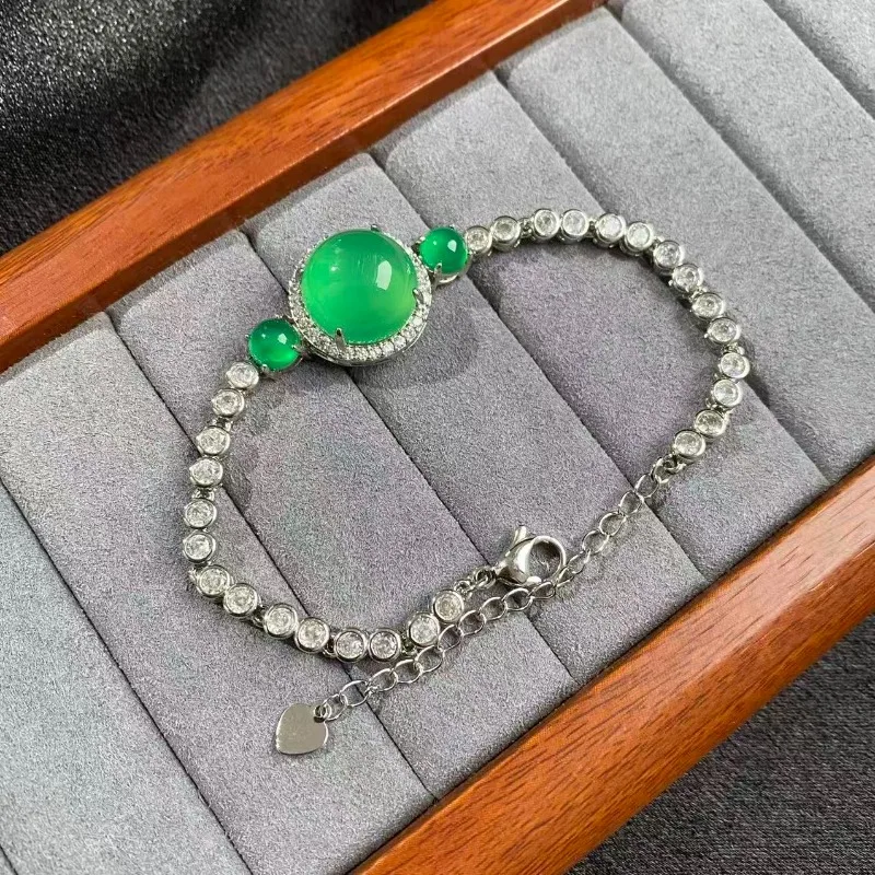 Natural Ice Imperial Green Chalcedony Bracelet, Luxury Inlaid High-end Elegant Hand Jewelry Gift for Women
Natural Ice Imperial Green Chalcedony Bracelet, Luxury Inlaid High-end Elegant Hand Jewelry Gift for Women