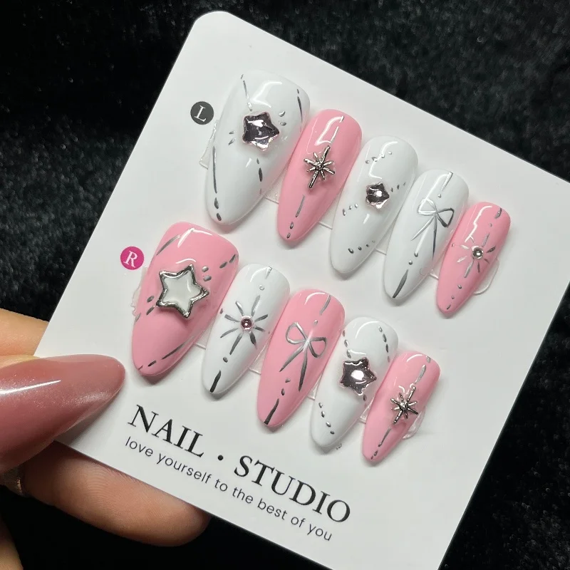 10PCS Exquisite Almond Handmade Press on Nails Sweet Pink Sparkling Star Bow Metal Silver Pattern Charming French False Nail Art 
10PCS Exquisite Almond Handmade Press on Nails Sweet Pink Sparkling Star Bow Metal Silver Pattern Charming French False Nail Art