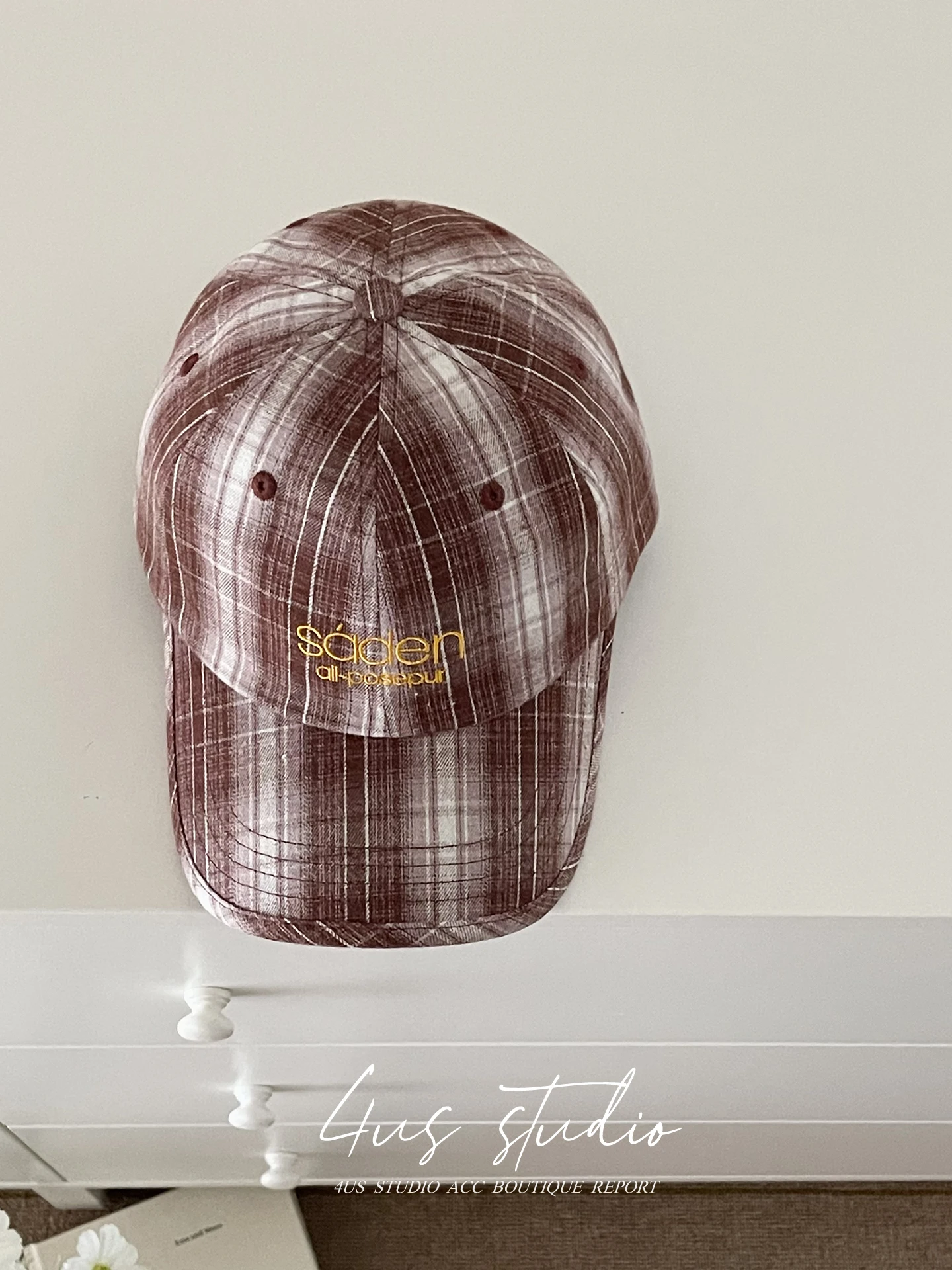 Retro peaked cap women's new curved brim deep top embroidered letter baseball cap men show small face
Retro peaked cap women's new curved brim deep top embroidered letter baseball cap men show small face