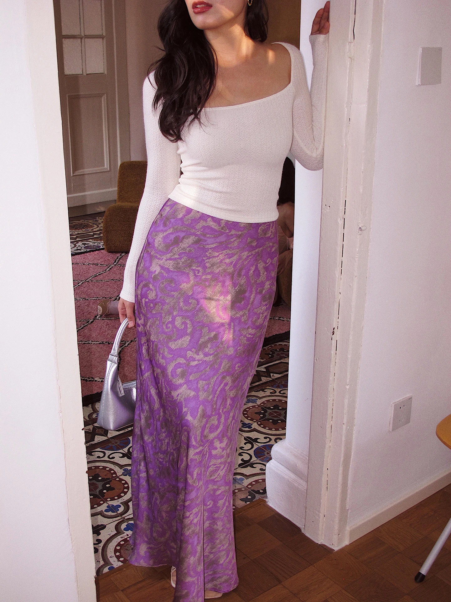 Ретро-юбка миди А-силуэта с фиолетовым цветочным принтом, с завышенной талией, стройнящая, с эффектом «рыбий хвост», длинная, для женщин
Ретро-юбка миди А-силуэта с фиолетовым цветочным принтом, с завышенной талией, стройнящая, с эффектом «рыбий хвост», длинная, для женщин