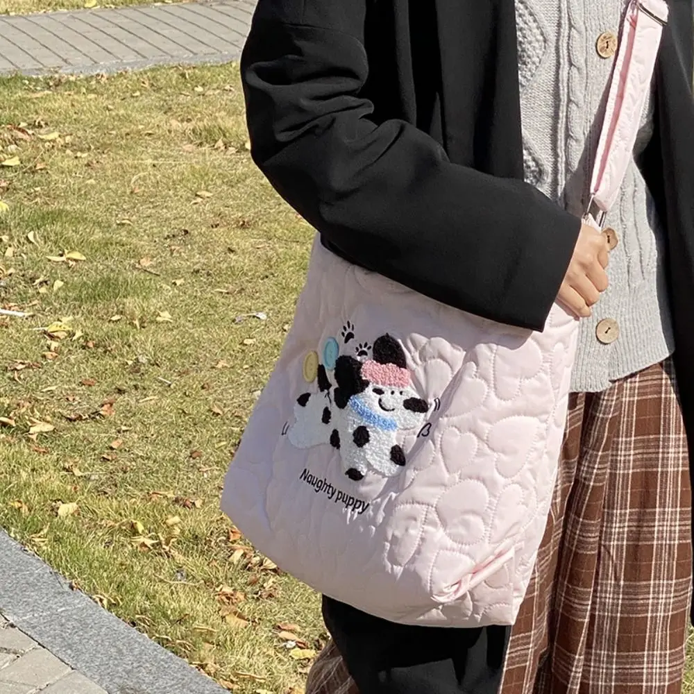 Korean Style Embroider Shoulder Bag Embroidery All-match Cotton Padded Crossbody Bag Lightweight Polyester Bear Puffy Handbag
Korean Style Embroider Shoulder Bag Embroidery All-match Cotton Padded Crossbody Bag Lightweight Polyester Bear Puffy Handbag