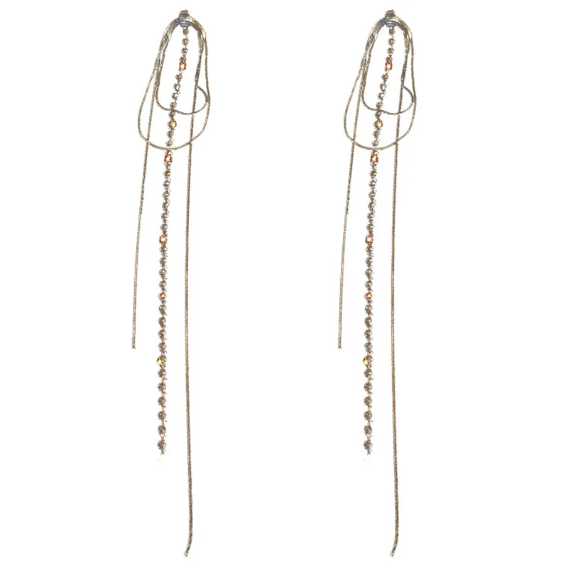 European and American fashion zircon fringed long earrings women's shiny elegant exaggerated earrings
European and American fashion zircon fringed long earrings women's shiny elegant exaggerated earrings